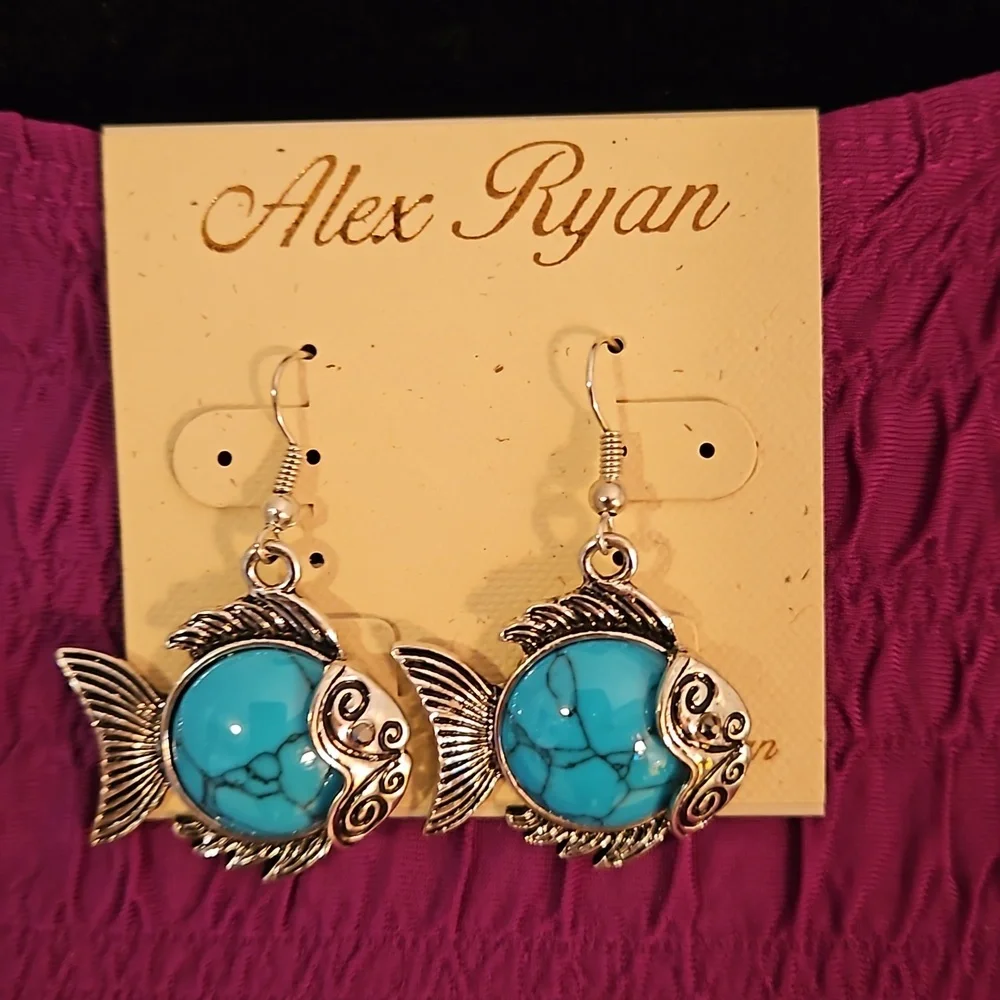Turquoise & Silver colored Fish Necklace & Earrings - Alex Ryan, by CK Designs - Picture 7 of 7